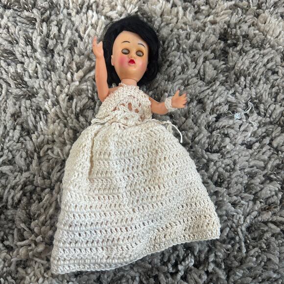 Vintage Plastic Bride Doll Crochet Dress Black Hair Eyes Open Shut - Picture 2 of 13